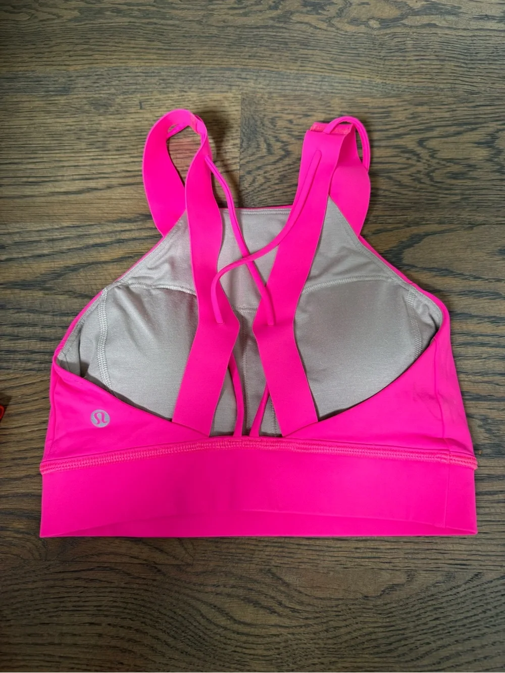 NWOT lululemon athletica Strong at Heart Bra - Highlight Pink for C/D cup. M.